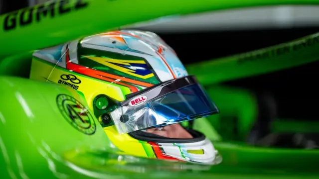 Matteo De Palo em ação durante os testes da Fórmula 3 em Barcelona