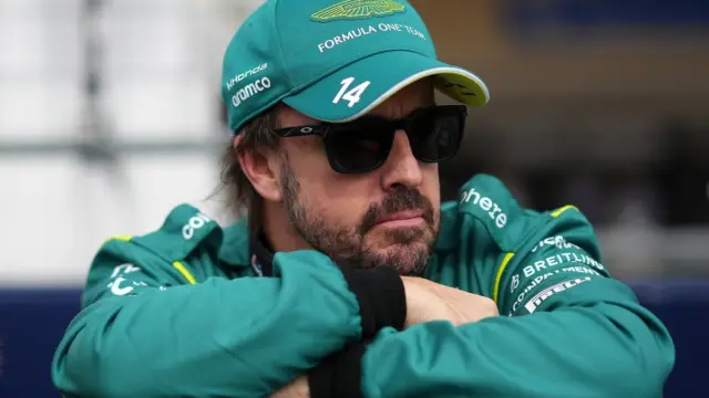 Fernando Alonso e Alex Albon em disputa de posição no GP dos Estados Unidos de Fórmula 1