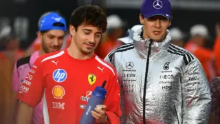 George Russell e Charles Leclerc em disputa na Fórmula 1