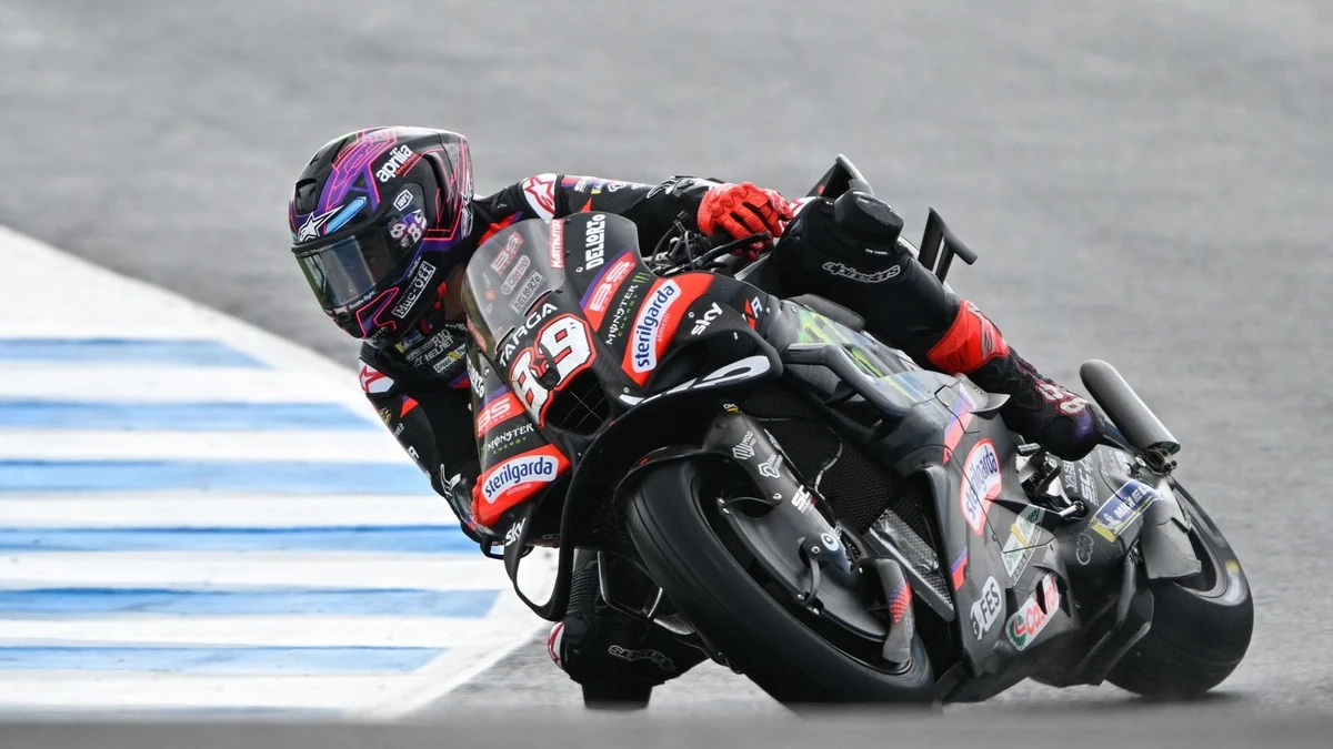 Jorge Martín em queda na corrida sprint do GP da Austrália de MotoGP