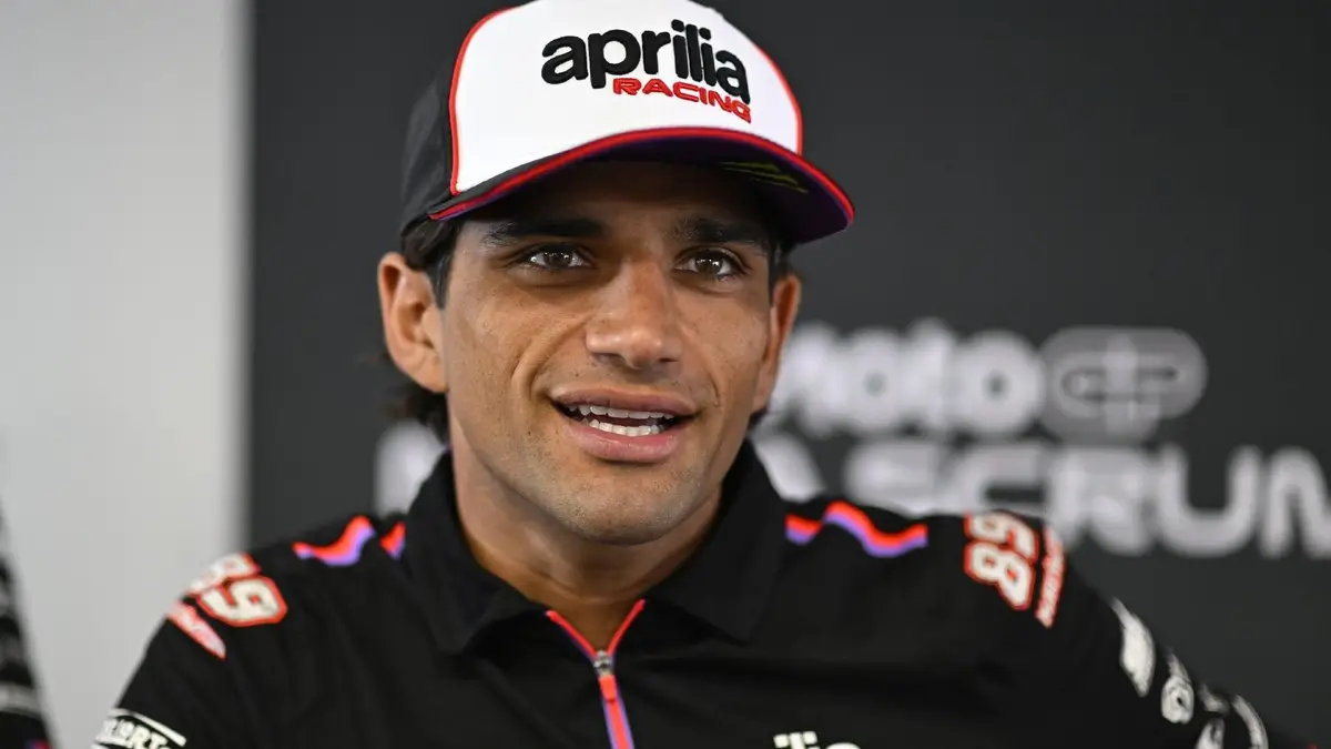 Jorge Martín em ação na MotoGP, liderando uma corrida