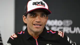 Jorge Martín em ação na MotoGP, liderando uma corrida