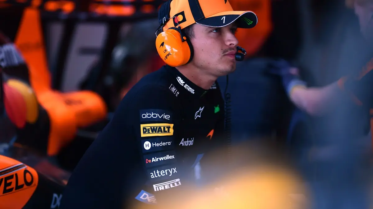 Lando Norris em seu carro McLaren MCL40 durante o Grande Prêmio dos Estados Unidos de Fórmula 1.