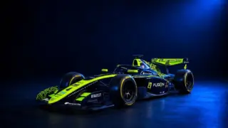Lando Norris com o logo da LN4 Fusion em um carro de Fórmula 2