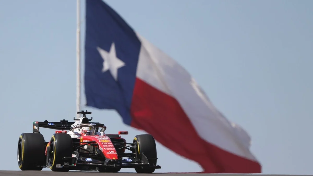 Charles Leclerc pilotando a Ferrari durante o treino livre da Fórmula 1 em Austin, Estados Unidos