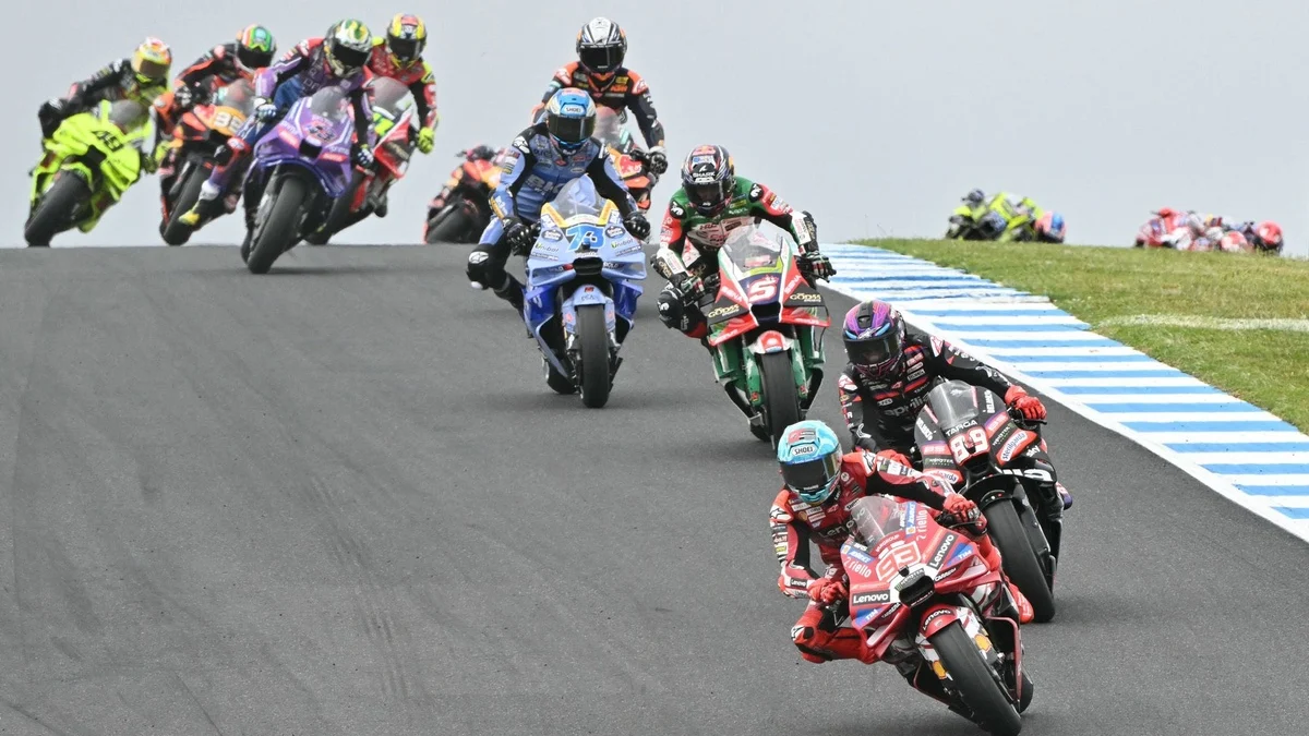 Marc Márquez em sua moto Ducati durante a corrida sprint do GP da Austrália de MotoGP
