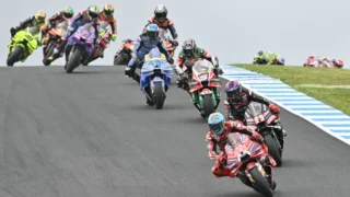 Marc Márquez em sua moto Ducati durante a corrida sprint do GP da Austrália de MotoGP