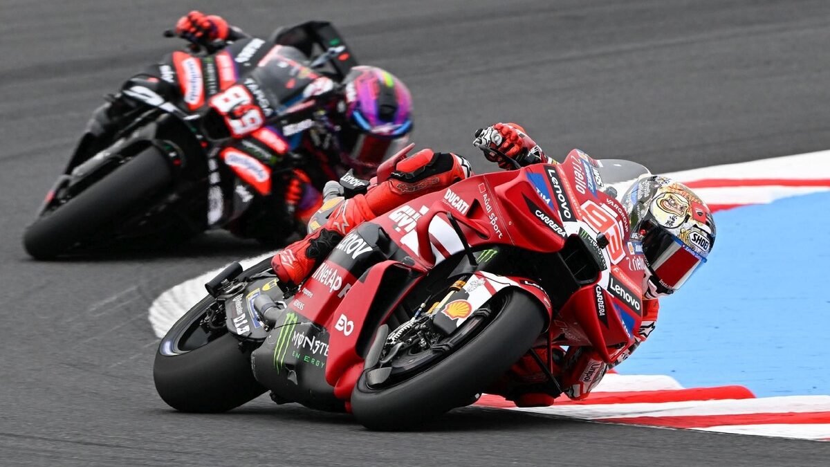 Marc Márquez em sua moto Ducati durante uma corrida da MotoGP
