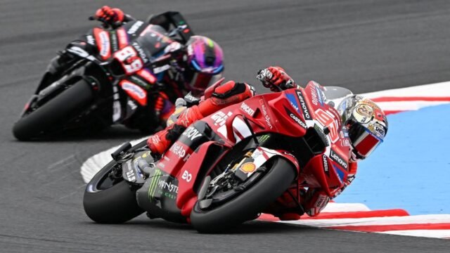 Marc Márquez em sua moto Ducati durante uma corrida da MotoGP