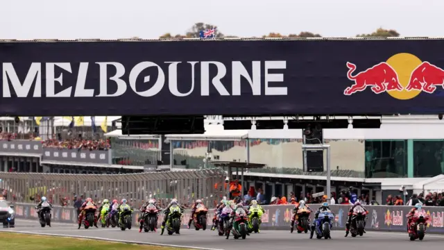 Marc Márquez em sua moto Ducati na pista de Phillip Island durante o GP da Austrália de MotoGP