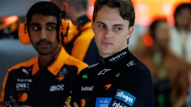 Carros da McLaren de Lando Norris e Oscar Piastri durante o Grande Prêmio dos Estados Unidos de Fórmula 1