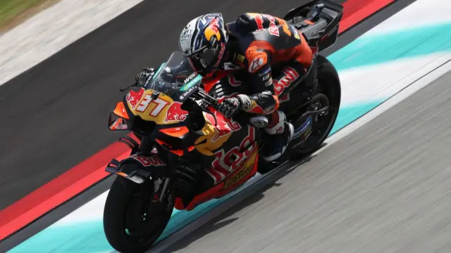 Pedro Acosta comemora vitória na corrida sprint do GP da Malásia de MotoGP em Sepang