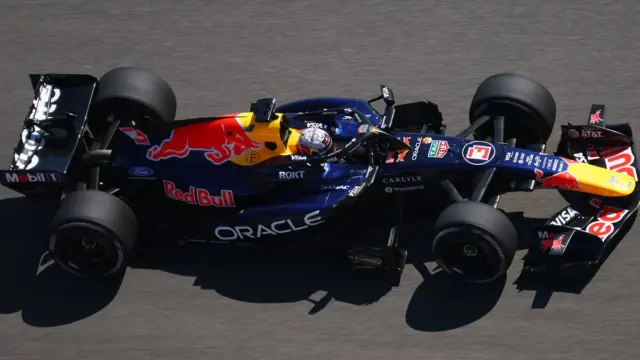 Max Verstappen dirige o carro RB22 da Red Bull durante os treinos livres do GP dos Estados Unidos de Fórmula 1 no Circuito das Américas