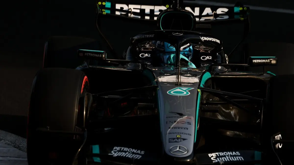 George Russell pilotando o carro da Mercedes durante os treinos livres do Grande Prêmio do México de Fórmula 1